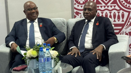 Ministro das Relações Exteriores (dir.) reúne-se com novo presidente da CEEAC - MIREX