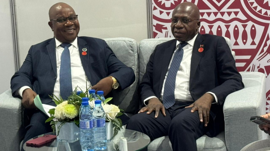 Ministro das Relações Exteriores (dir.) reúne-se com novo presidente da CEEAC