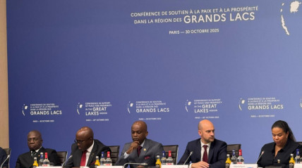 Ministro das Relações Exteriores, Téte António (1º esq.) participa na Conferência para a Paz e Prosperidade na região dos Grandes Lagos - MIREX