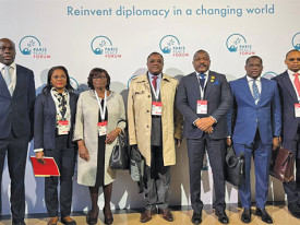 Delegação parlamentar angolana em Paris  - Edições Novembro 