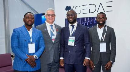 Participantes na III Cimeira de Financiamento para o Desenvolvimento de Infra-estruturas em África - Edições Novembro