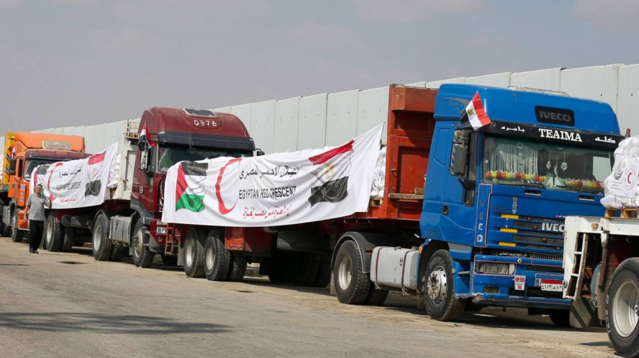 Egipto envia oito mil toneladas de alimentos e combustível a Gaza