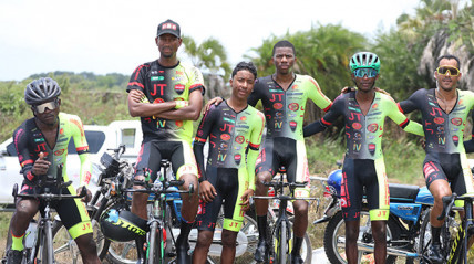 Equipa de ciclismo Jair Transportes, de Benguela, uma das participantes na Volta Angola Pepino 2025 - Edições Novembro