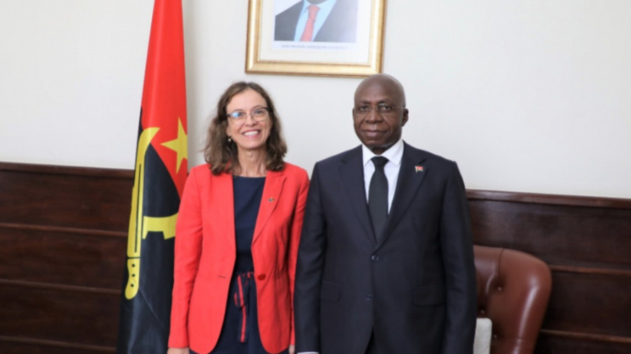 Ministro das Rela&ccedil;&otilde;es Exteriores e a delegada da Uni&atilde;o Europeia em Angola, Ros&aacute;rio Bento Pais