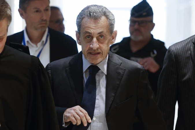 Antigo Presidente franc&ecirc;s vai ser libertado da pris&atilde;o ap&oacute;s 20 dias de deten&ccedil;&atilde;o