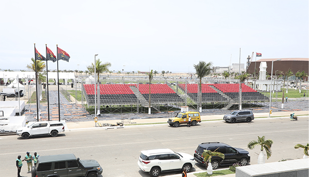Um pormenor da Pra&ccedil;a da Rep&uacute;blica, em Luanda 
