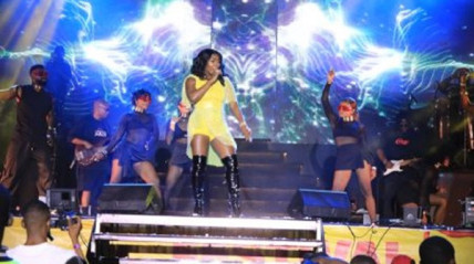 Show dos 50 anos leva milhares à Baía de Luanda - DR