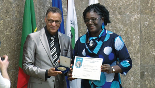 Médica angola Brígida dos Santos e o director Filomeno Fortes