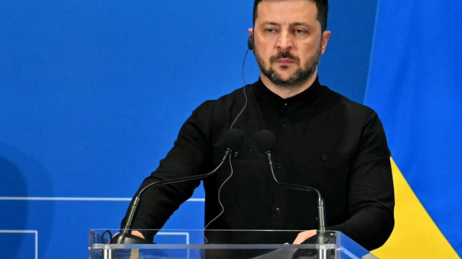Zelensky alerta que R&uacute;ssia prepara-se para "grande guerra" na Europa