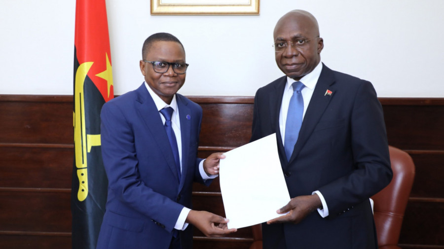 Ministro das Rela&ccedil;&otilde;es Exteriores recebe representante da OIT em Angola (esq.)
