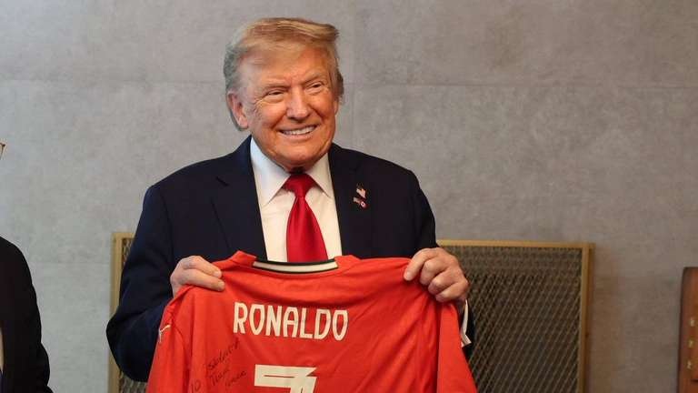 Ronaldo recebido na Casa Branca ap&oacute;s admitir que admira Donald Trump