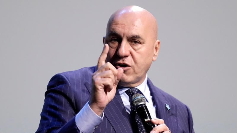 Ministro da Defesa italiano diz que Europa est&aacute; debaixo de ataque russo