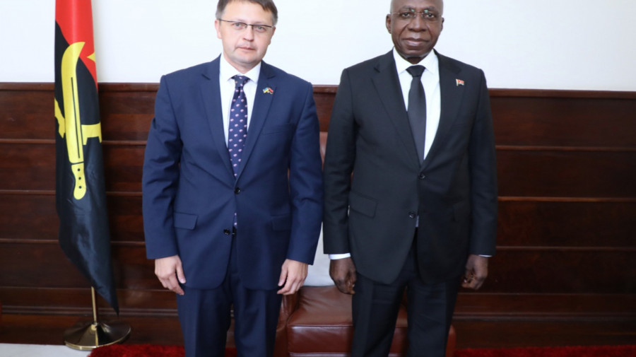 Ministro das Rela&ccedil;&otilde;es Exteriores, T&eacute;te Ant&oacute;nio, recebe embaixador da Ucr&acirc;nia em Angola