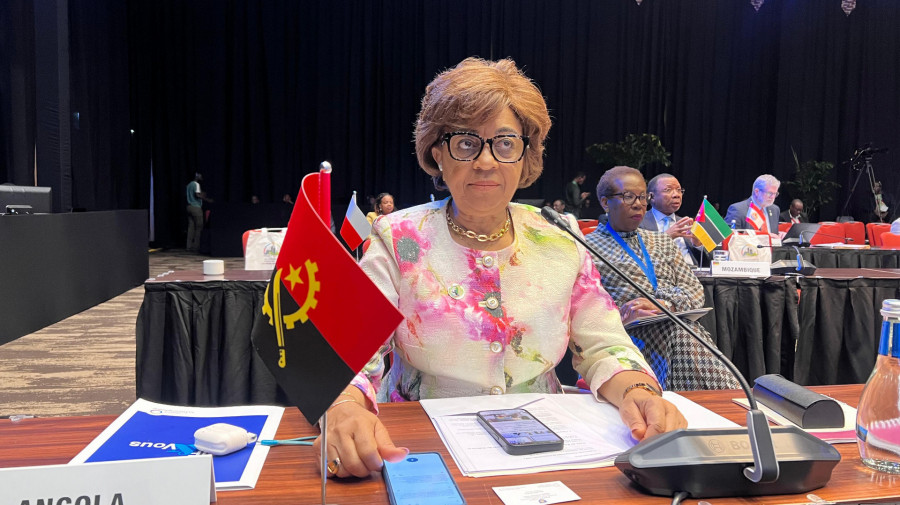 Secret&aacute;ria de Estado das Rela&ccedil;&otilde;es Exteriores, Esmeralda Mendon&ccedil;a, na confer&ecirc;ncia da Organiza&ccedil;&atilde;o Internacional da Francofonia