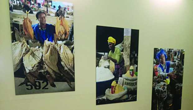 Imagens sobre diversas iguarias tradicionais em exposição