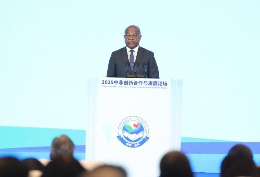 Ministro Mário Oliveira na China 