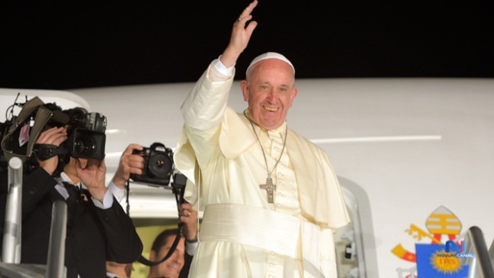 M&aacute;quina fotogr&aacute;fica do Papa Francisco leiloada por 6,5 milh&otilde;es de euros