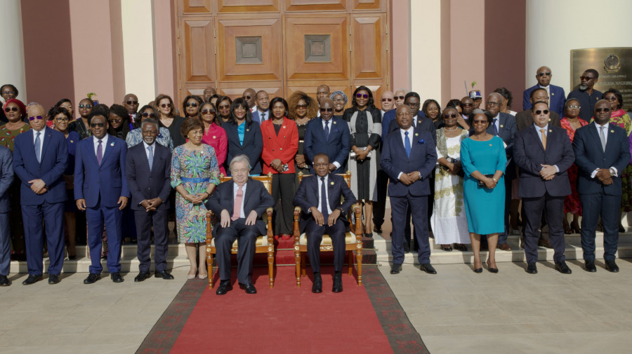 Secretário Geral da ONU, António Guterres, em foto de família com deputados angolanos