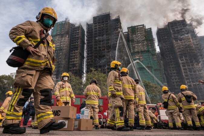 Novo balanço aponta para 55 mortos no incêndio mortífero de Hong Kong