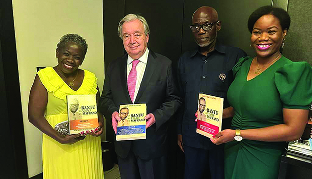 SG da ONU com membros da família do autor da obra "Os bantu na visão de Mafrano"