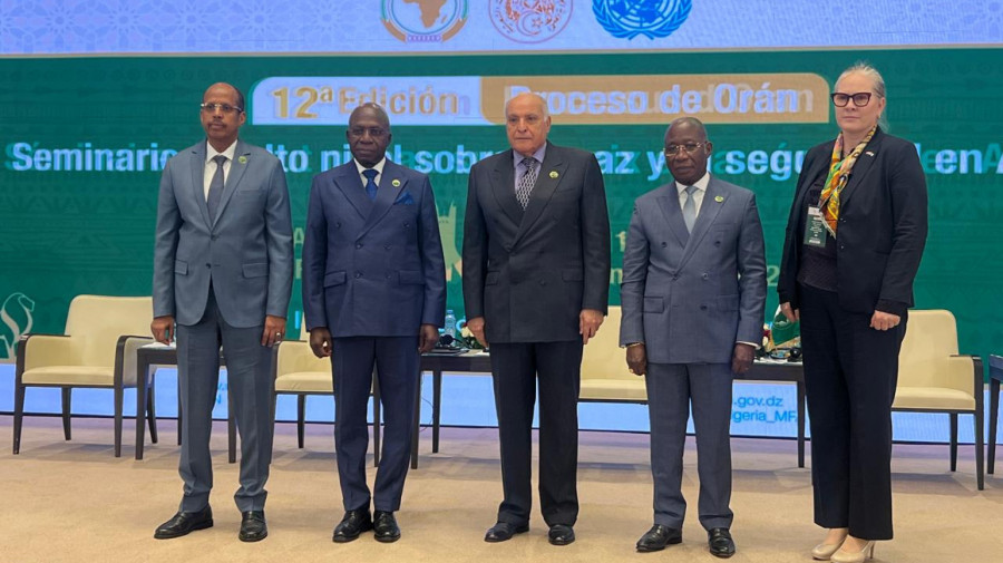 Ministro das Rela&ccedil;&otilde;es Exteriores, T&eacute;te Ant&oacute;nio (2&ordm; esq.), no 12&ordm; Semin&aacute;rio sobre Processo de Oran