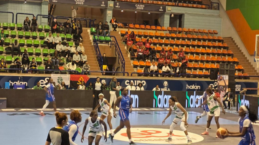 JJogo entre o Sporting de Luanda e o FBA da Cote D`ivoire