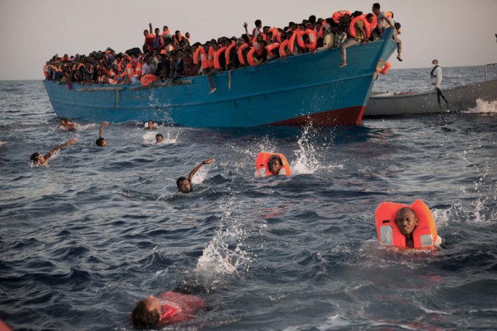 Mais de 300 migrantes de &Aacute;frica subsariana resgatados perto das Can&aacute;rias