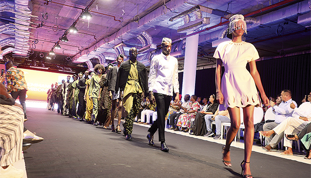 Participantes da primeira edi&ccedil;&atilde;o do moda "&Aacute;frica Fashion Time", realizado em Luanda