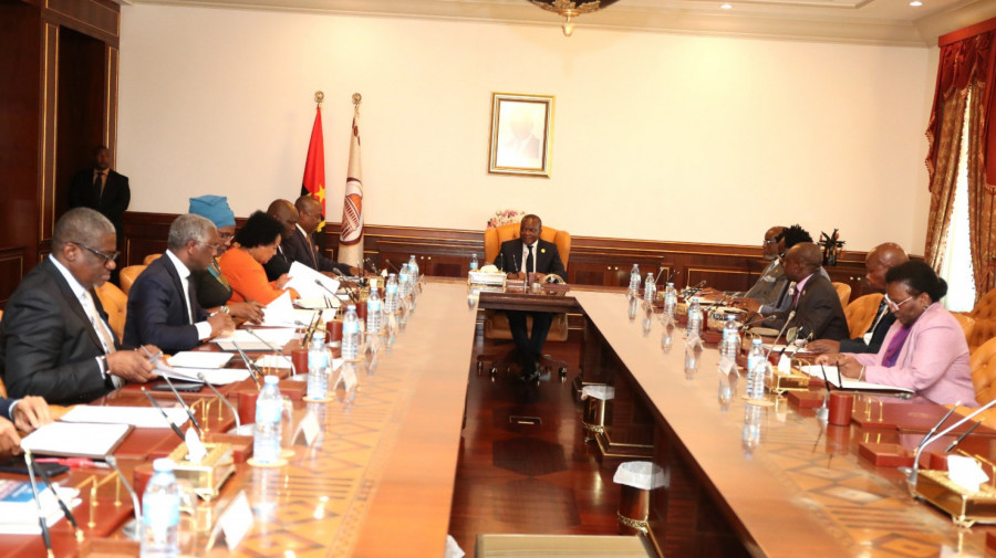 Confer&ecirc;ncia dos Presidentes dos Grupos Parlamentares, orientada pelo Presidente da Assembleia Nacional, Ad&atilde;o de Almeida