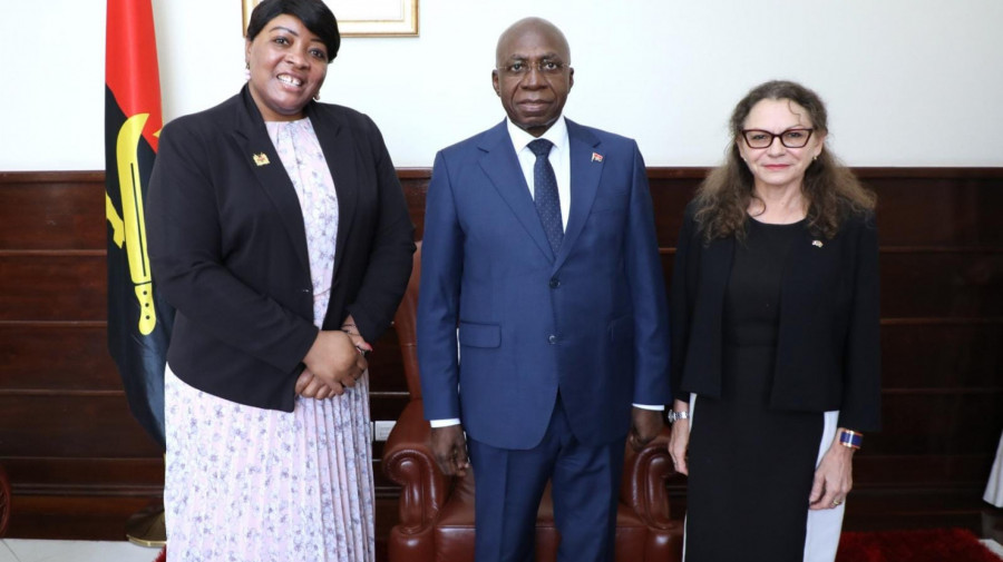 Ministro T&eacute;te Ant&ocirc;nio com as embaixadoras do Qu&eacute;nia e de Fran&ccedil;a