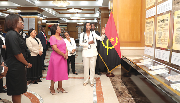 Primeira-Dama visita Galeria do Tribunal Constitucional 