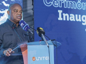 Ministro das Telecomunica&ccedil;&otilde;es, Tecnologias de Informa&ccedil;&atilde;o e Comunica&ccedil;&atilde;o Social, M&aacute;rio de Oliveira, no lan&ccedil;amento do cabo submarino da UNITEL - Edi&ccedil;&otilde;es Novembro