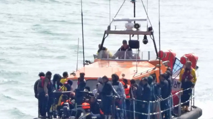 Mais de 700 migrantes atravessaram o Canal da Mancha num &uacute;nico dia
