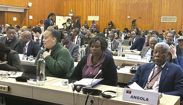 Delega&ccedil;&atilde;o angolana na reuni&atilde;o em Bruxelas