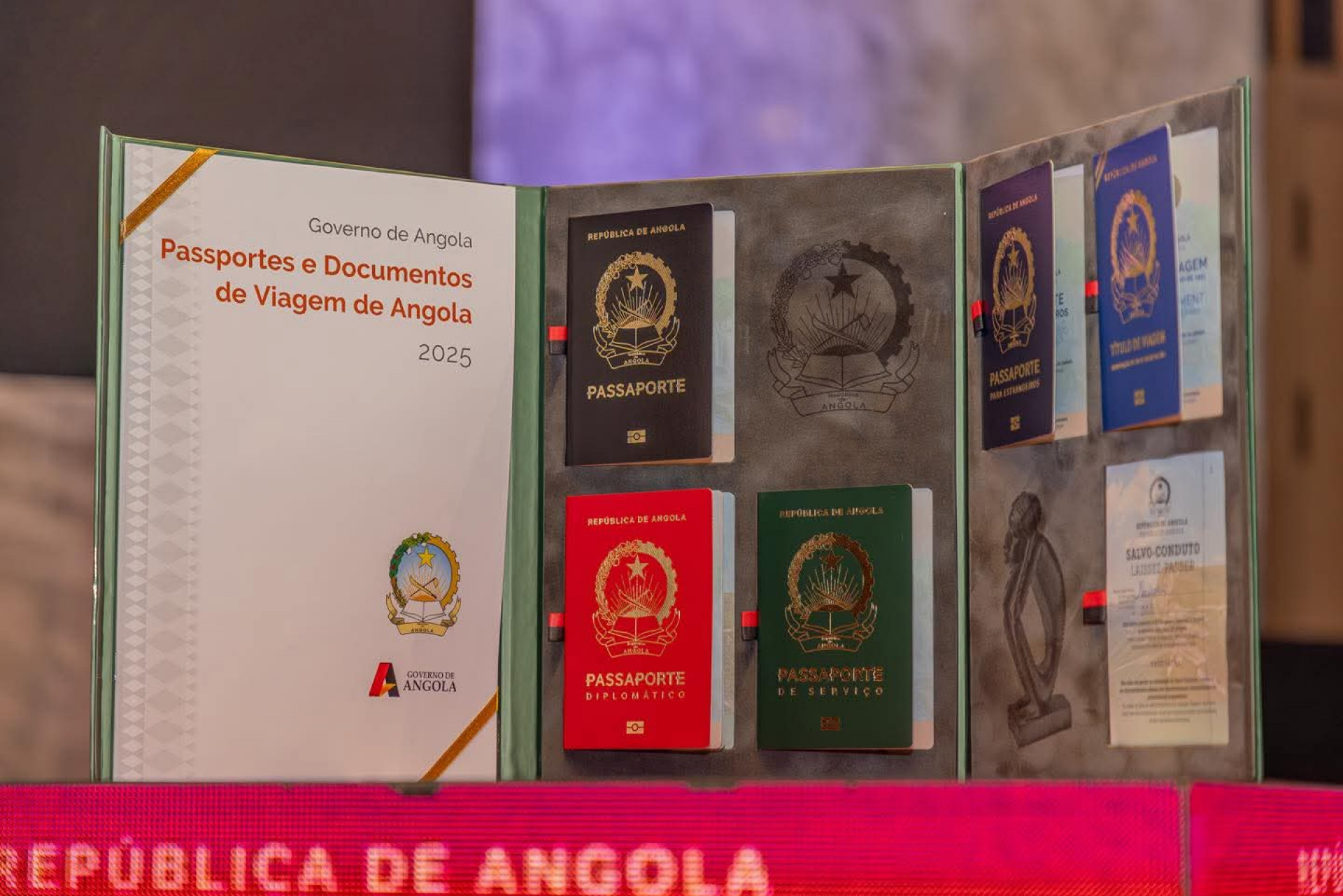 Novo Passaporte Brasileiro 2024: Segurança e Design, image size:1920x1281