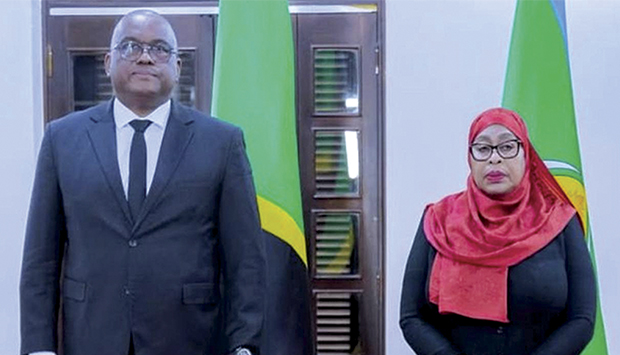 Presidente da Rep&uacute;blica Unida da Tanz&acirc;nia, Samia Suluhu Hassan, acreditou novo embaixador de Angola, Domingos da Silva Coelho