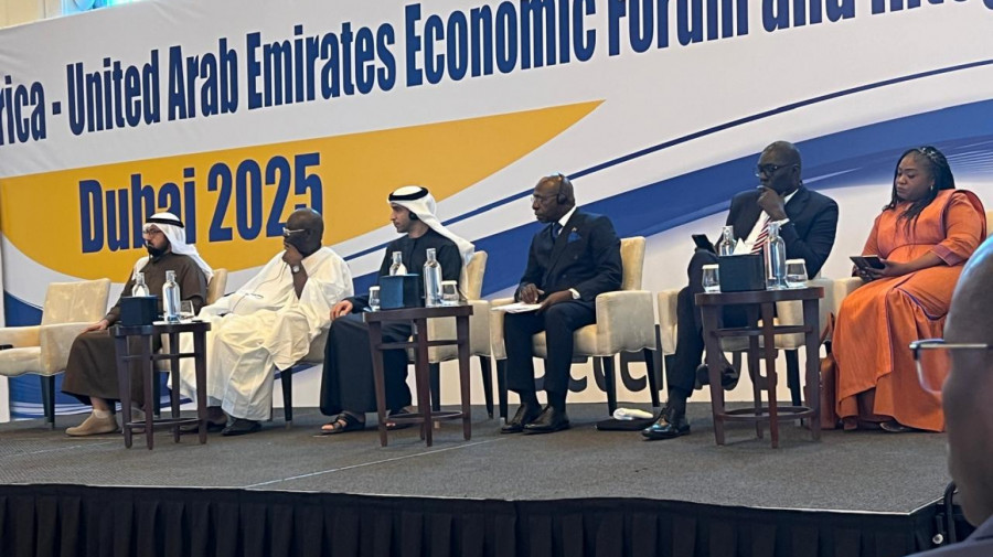 Ministro das Rela&ccedil;&otilde;es Exteriores, T&eacute;te Ant&oacute;nio (3&ordm; dir), participou, no Dubai, no F&oacute;rum Econ&oacute;mico &Aacute;frica/Emirados &Aacute;rabes Unidos 