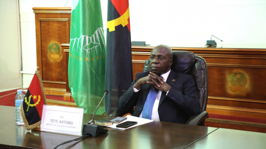 Ministro das Rela&ccedil;&otilde;es Exteriores, T&eacute;te Ant&oacute;nio, representou o Presidente Jo&atilde;o Louren&ccedil;o numa reuni&atilde;o extraordin&aacute;ria da SADC