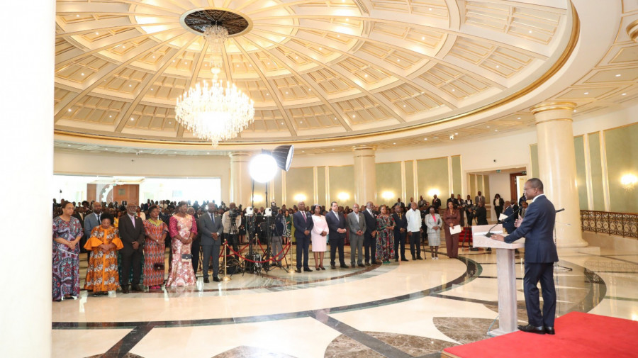 Presidente da Assembleia Nacional, Ad&atilde;o de Almeida, dirige-se aos deputados na cerim&oacute;nia de cumprimentos de fim de ano 2025