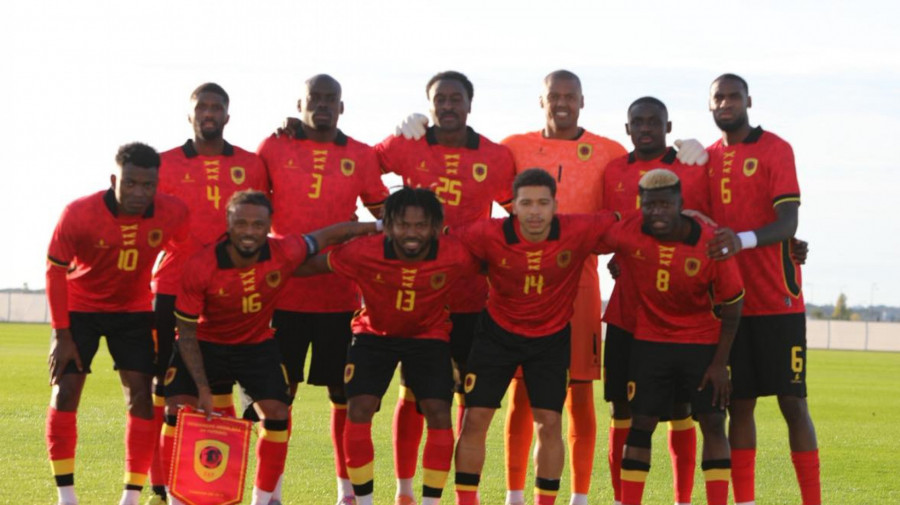 Selec&ccedil;&atilde;o nacional s&eacute;nior masculina de futebol