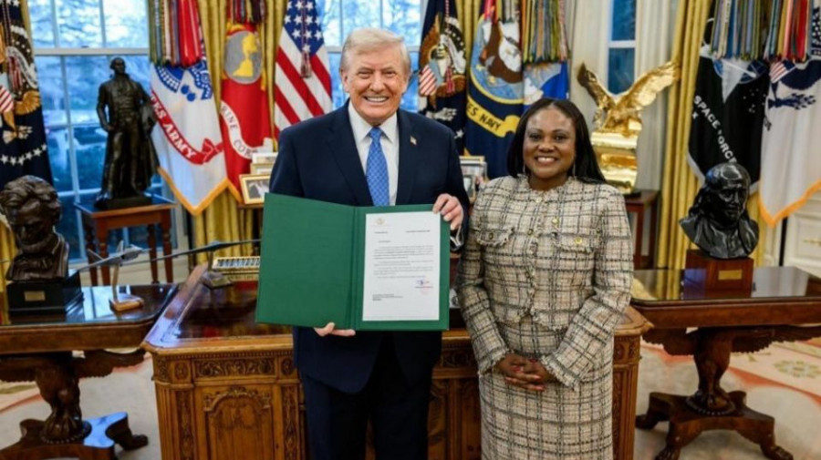 Diplomata Const&acirc;ncia Gaspar com o Presidente Donald Trump