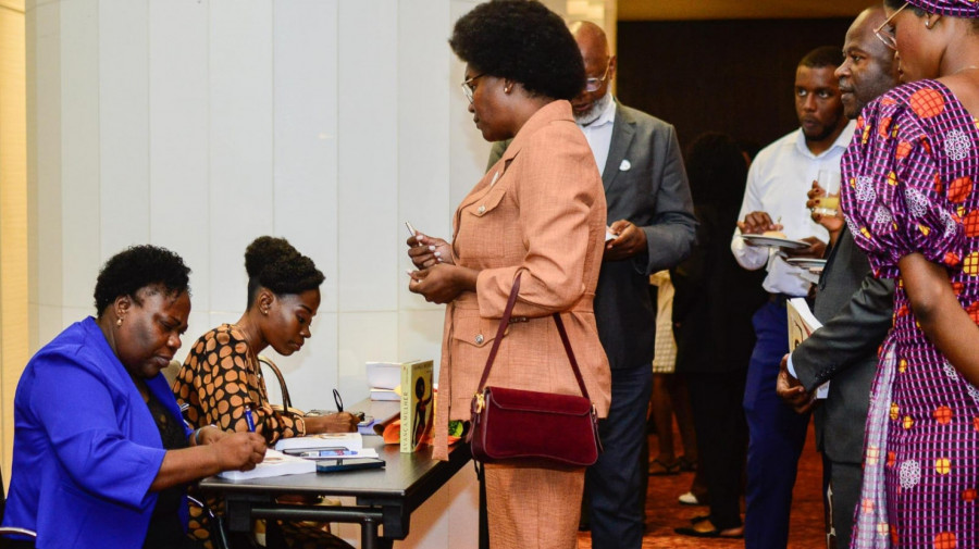 Lan&ccedil;amento da antologia liter&aacute;ria "Avan&ccedil;a Mulher"