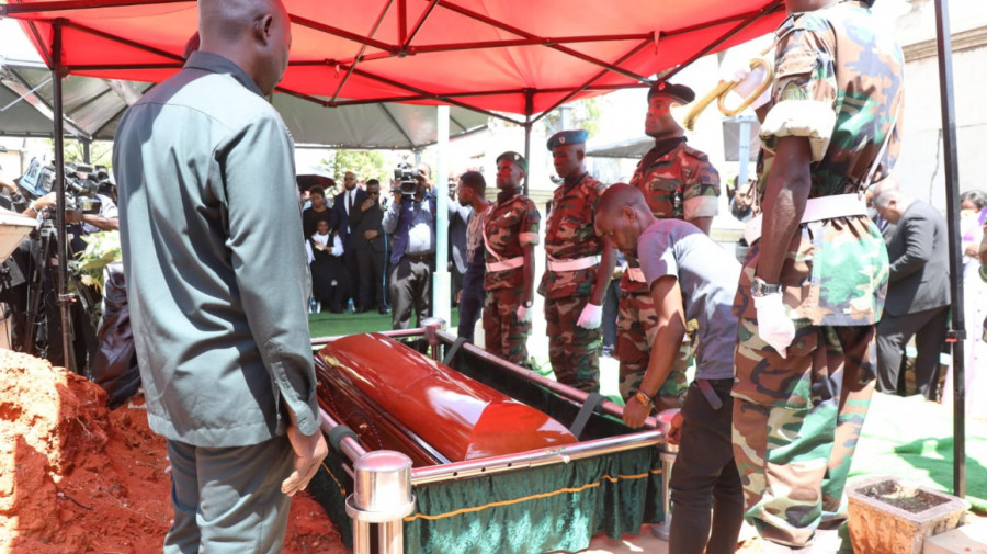 Restos mortais de Fernando da Piedade Dias dos Santos repousam no Cemit&eacute;rio Alto das Cruzes 