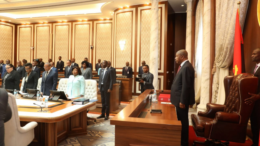 Conselho de Ministros observa um minuto de sil&ecirc;ncio em mem&oacute;ria do antigo Vice-Presidente da Rep&uacute;blica, Fernando da Piedade Dias dos Santos