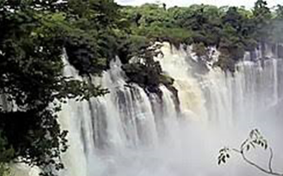 Zona tur&iacute;stica em Angola