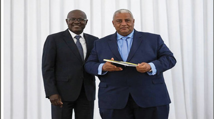 PCA do Porto do Lobito (à dir.) - Edições Nivembro