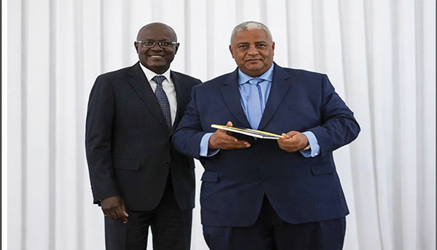 PCA do Porto do Lobito (&agrave; dir.)