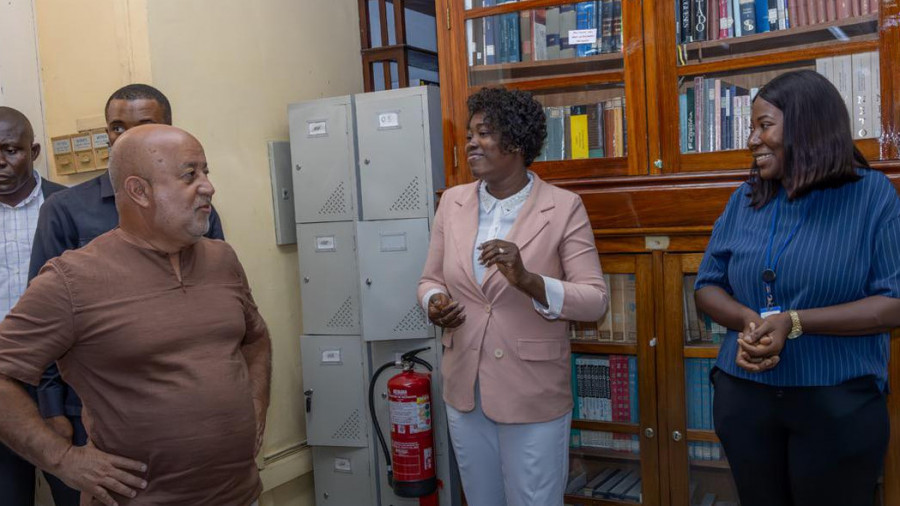 Visita do Governador de Luanda