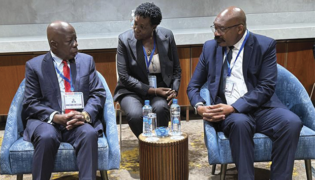 Encontro entre os ministros da defesa de Angola e da Z&acirc;mbia 