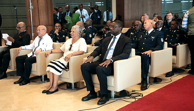Homenagem &agrave; oficiais generais e antigos combatentes da FAN
